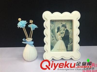 相框、相冊 工藝品批發(fā) 7寸塑料相框 橫豎混款 簡約典雅 十元店貨源-義烏市珀聰電子商務(wù)商行提供相框、相冊 工藝品批發(fā) 7寸塑料相框 橫豎混款 簡約典雅 十元店貨源的相關(guān)介紹、產(chǎn)品、服務(wù)、圖片、價(jià)格義烏市珀聰電子商務(wù)商行、手表、鬧鐘;服飾配件、飾品;玩具;五金家電;日用百貨;工藝品、禮品;杯子;彩妝;香水;相框;收納用品;鑰匙扣;打火機(jī);車掛;太陽鏡